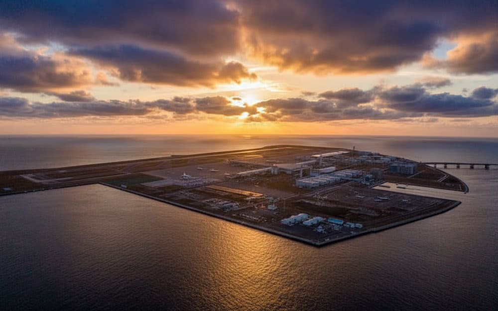 S&acirc;n bay Chubu Nagoya - Central Japan International Airport nằm tr&ecirc;n một h&ograve;n đảo nh&acirc;n tạo